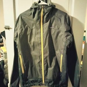 Patagonia hooded raincoat . Men's medium